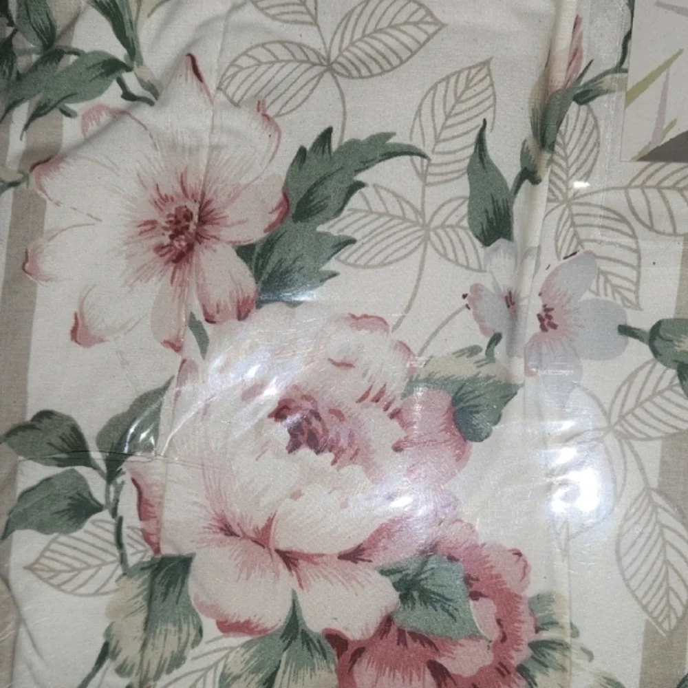 Floral Comforter Mini Set - White With Pink